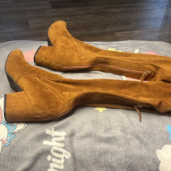 Boutique brand, over-the-knee stretch suede like women’s size 8.5 boots - Picture 2 of 6